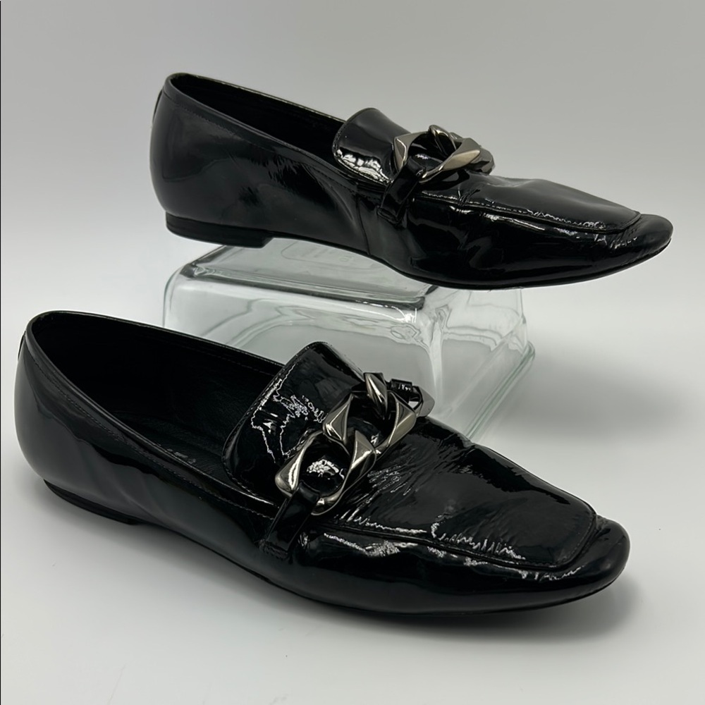 Carvela Rebel Loafer Flats Patent Leather Chain Slip On Preppy Women's 9.5